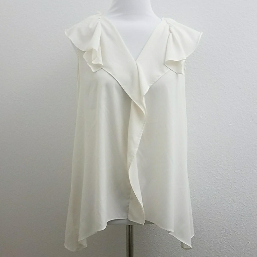 Zinga Ivory Ruffle V-Neck Sharkbite Hem Top T56
